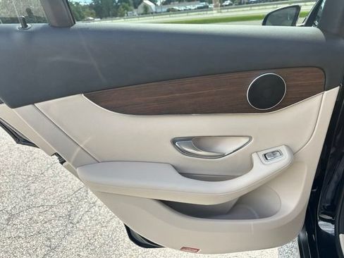 Used 2022 Mercedes-Benz GLC 300 4MATIC image 18