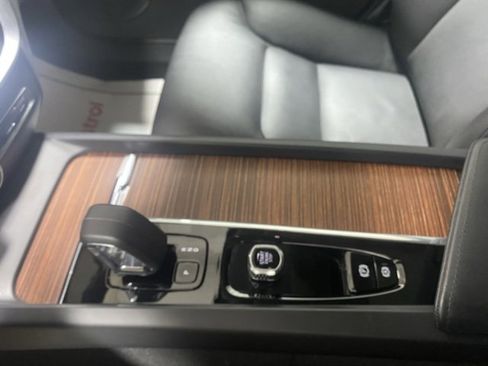 Used 2025 Volvo V60 B5 Cross Country Plus image 27