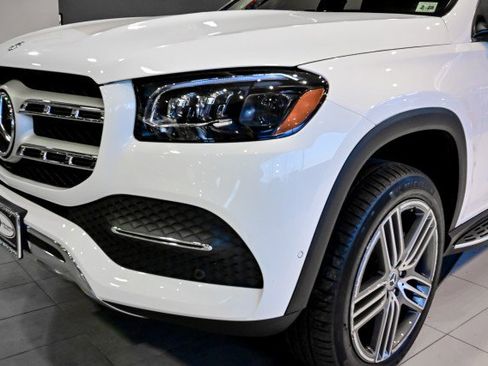 Used 2023 Mercedes-Benz GLS 450 4MATIC image 9