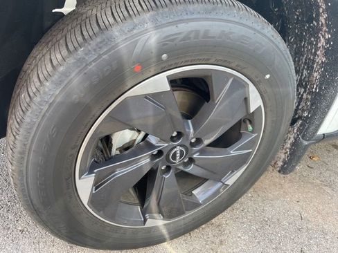 Used 2026 Nissan Rogue SV FWD image 3