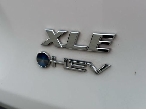 Used 2025 Toyota RAV4 XLE AWD/4WD image 12