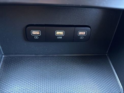 Certified 2023 Kia Carnival LX image 17