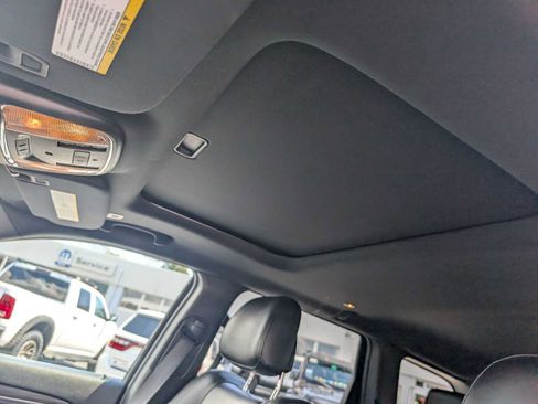 Used 2019 Jeep Grand Cherokee Limited w/ Trailer Tow Group IV AWD/4WD image 15