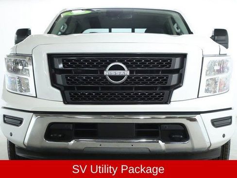 Used 2024 Nissan Titan SV w/ SV Convenience Package image 7