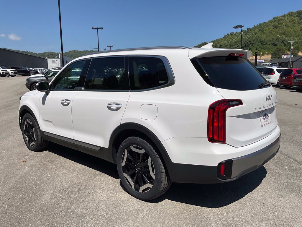 Used 2025 Kia Telluride S FWD image 4