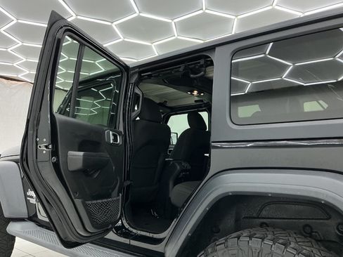Used 2019 Jeep Wrangler Unlimited Sport S AWD/4WD image 22