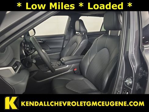 Used 2025 Toyota Highlander XSE image 17