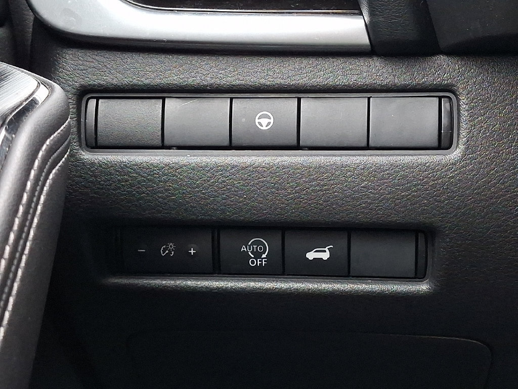 Used 2023 Nissan Rogue SL AWD/4WD image 25
