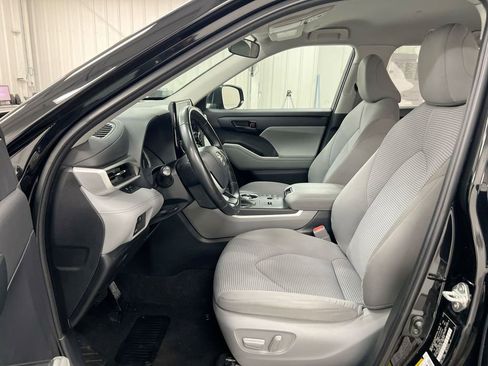 Used 2023 Toyota Highlander LE image 20