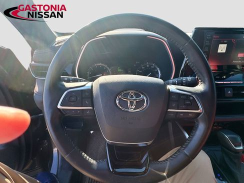 Used 2021 Toyota Highlander XSE image 14