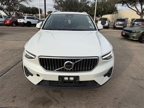 Used 2023 Volvo XC40 B5 Plus w/ Driver Assist Package image 2