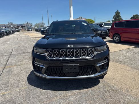 Used 2022 Jeep Grand Cherokee Summit w/ Advanced Protech Group IV AWD/4WD image 2
