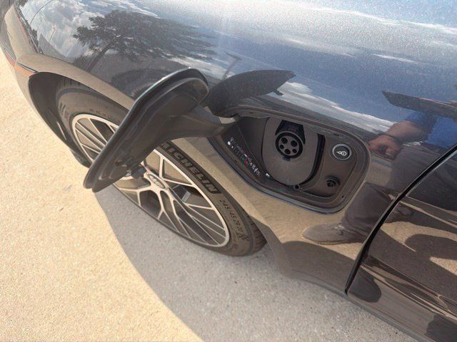 Used 2021 Porsche Taycan 4S AWD/4WD image 15