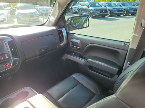Used 2018 Chevrolet Silverado 1500 LT w/ Redline Edition AWD/4WD image 19