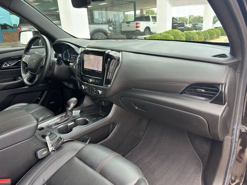 Used 2023 Chevrolet Traverse RS FWD image 29