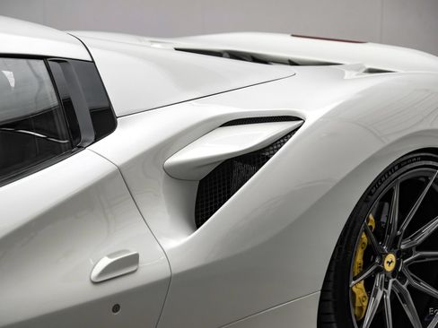 Used 2022 Ferrari F8 Tributo RWD image 44