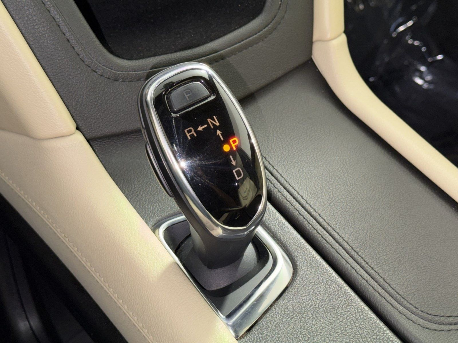 Used 2018 Cadillac XT5 Luxury w/ Driver Awareness Package AWD/4WD image 21