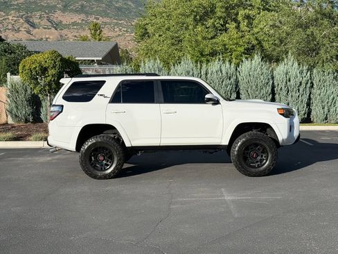 Used 2019 Toyota 4Runner TRD Off-Road AWD/4WD image 8