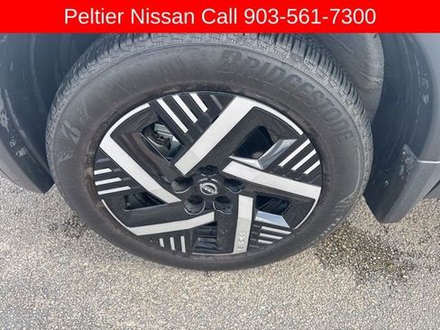 Used 2025 Nissan Kicks SV w/ Illumination Package image 9