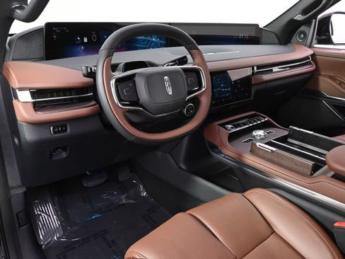 New 2026 Lincoln Navigator L Reserve AWD/4WD image 12