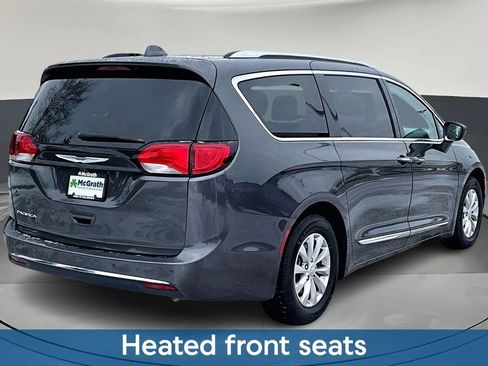 Used 2019 Chrysler Pacifica Touring-L image 7