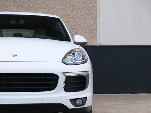 Used 2016 Porsche Cayenne image 3