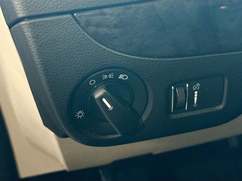 Used 2018 Dodge Grand Caravan SE w/ UConnect Hands-Free Group image 11