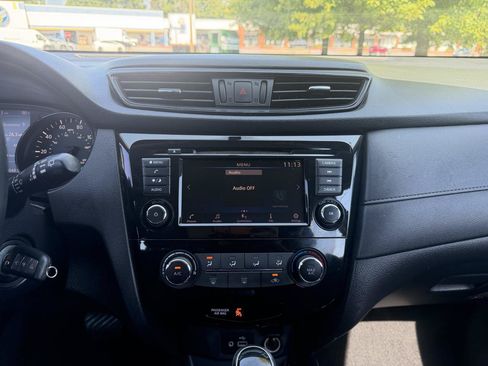 Used 2018 Nissan Rogue S FWD image 24