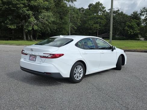Used 2025 Toyota Camry LE FWD image 5
