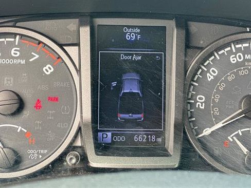 Used 2019 Toyota Tacoma TRD Sport image 27