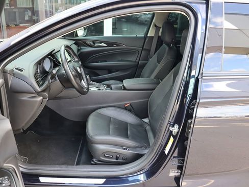 Used 2018 Buick Regal Essence w/ Driver Confidence Package #1 image 32