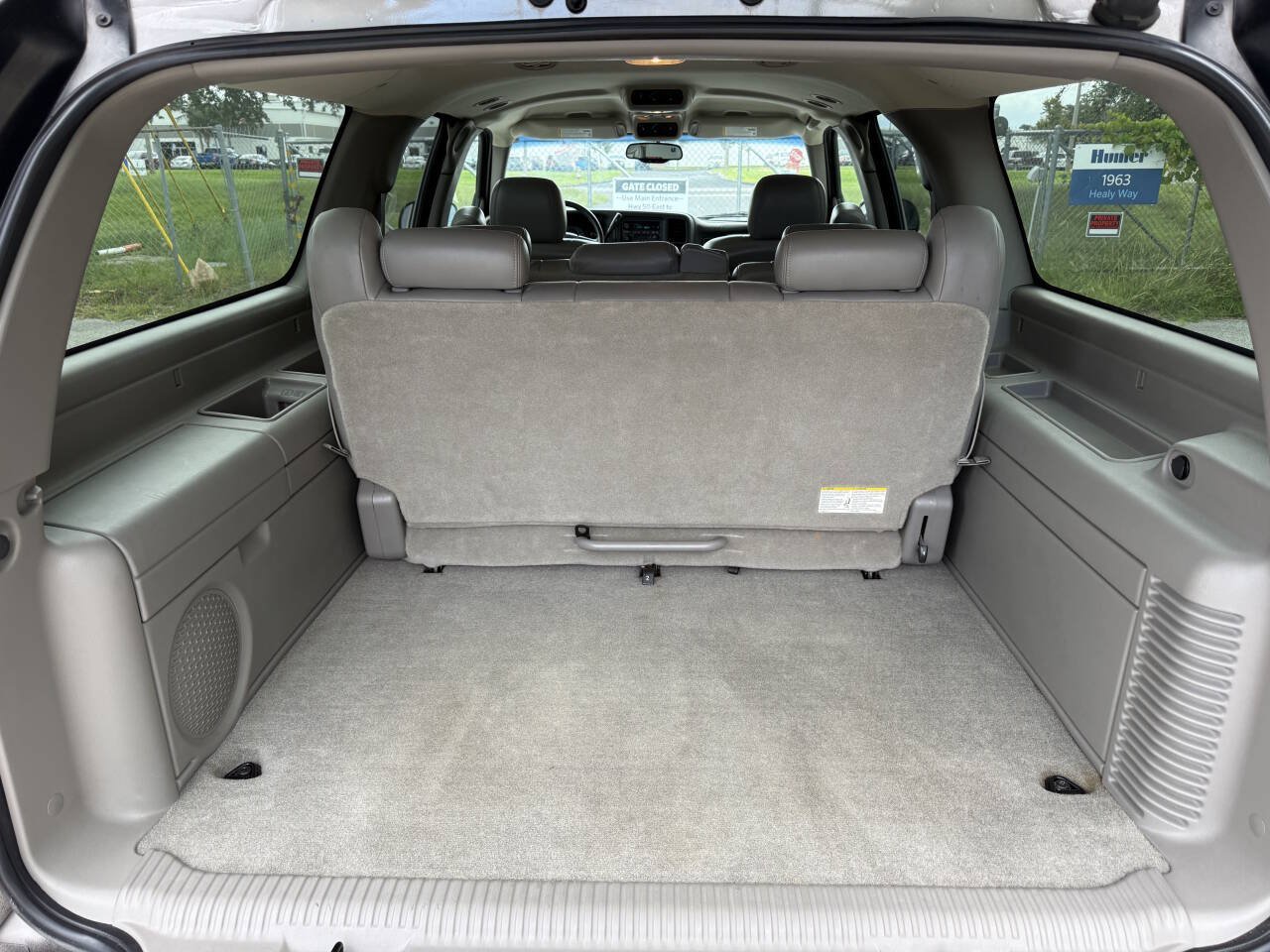Used 2004 Chevrolet Suburban LS w/ Preferred Equipment Group RWD image 6