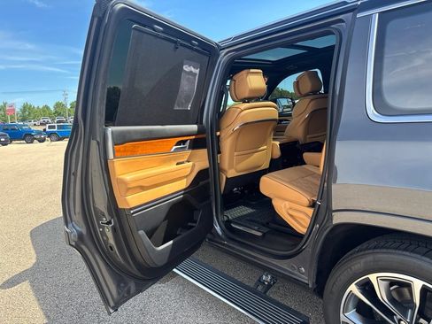 Used 2022 Jeep Grand Wagoneer Series III AWD/4WD image 33
