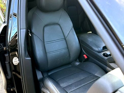 Certified 2024 Porsche Cayenne Coupe AWD/4WD image 10