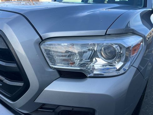 Used 2017 Toyota Tacoma SR image 29