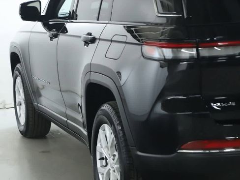 Used 2023 Jeep Grand Cherokee Limited w/ Luxury Tech Group II image 42