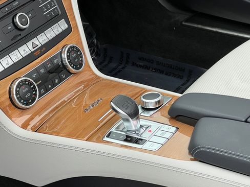 Used 2019 Mercedes-Benz SL 550 SL 550 image 29