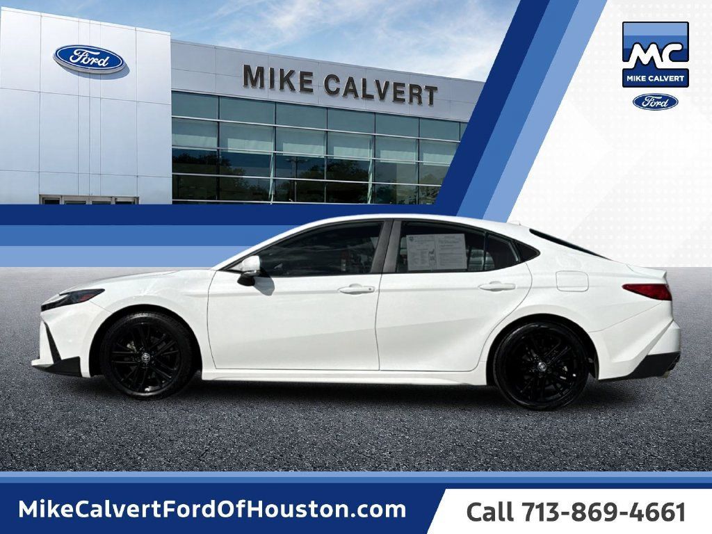 Used 2025 Toyota Camry SE FWD image 2