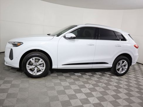 Used 2025 Audi Q5 Premium w/ Convenience Package image 8