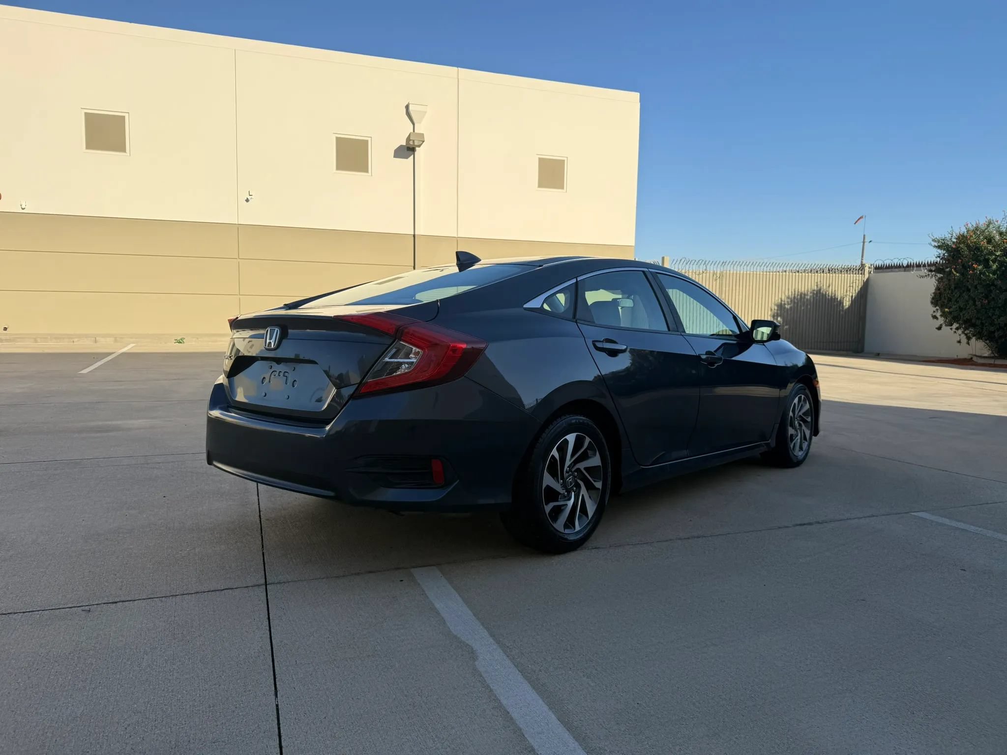Used 2017 Honda Civic EX image 5