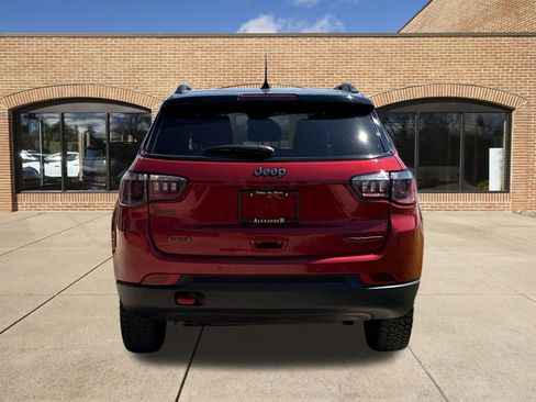 Used 2025 Jeep Compass Trailhawk AWD/4WD image 4