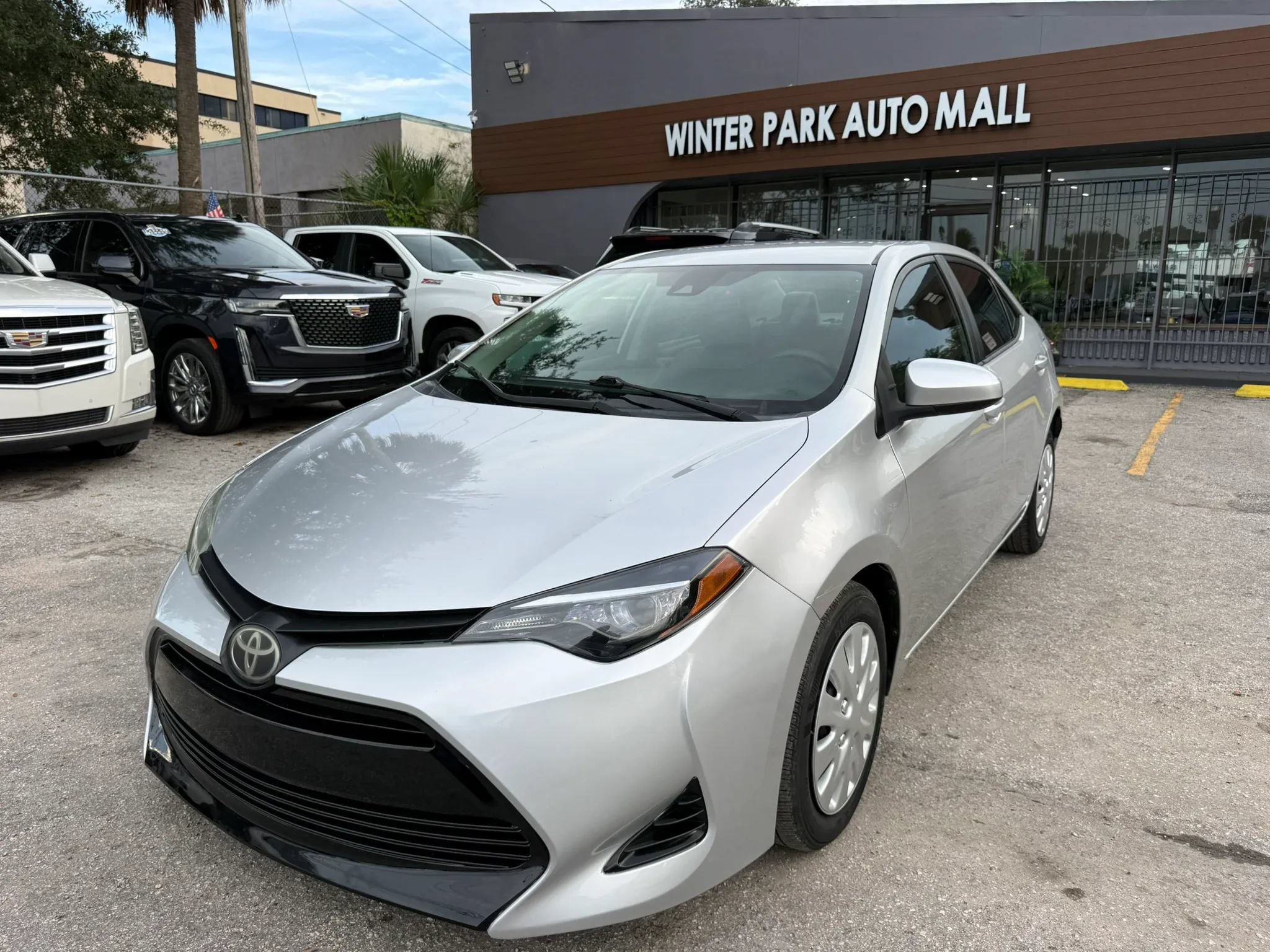 Used 2019 Toyota Corolla LE FWD image 1