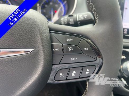 Used 2025 Chrysler Pacifica Limited FWD image 16