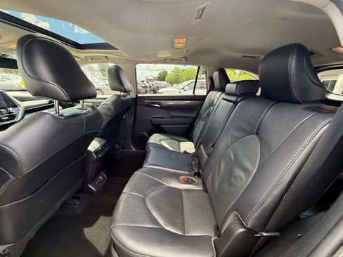Used 2021 Toyota Highlander Limited AWD/4WD image 17