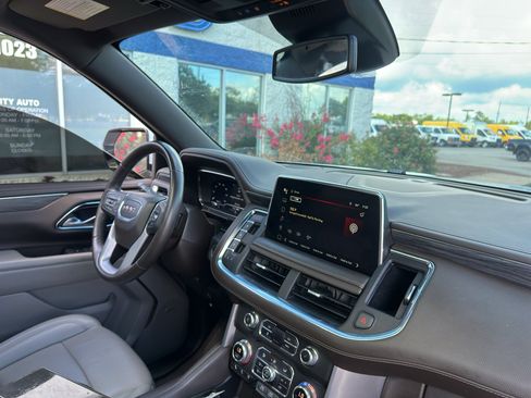 Used 2023 GMC Yukon XL SLT RWD image 12