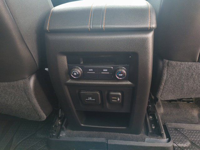Used 2019 Chevrolet Traverse LT w/ LT Premium Package AWD/4WD image 10