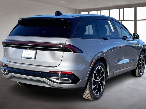 Used 2024 Lincoln Nautilus Reserve w/ Equipment Group 202A image 6