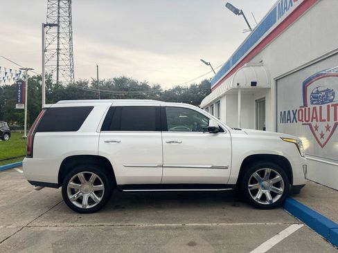 Used 2017 Cadillac Escalade Luxury AWD/4WD image 36