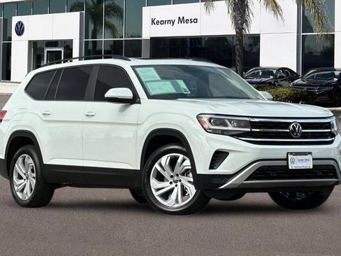 Used 2023 Volkswagen Atlas SE w/ Panoramic Sunroof Package FWD image 2