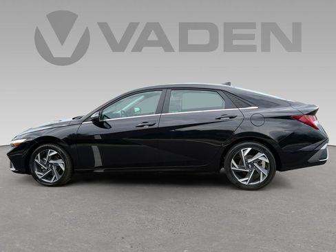 Used 2025 Hyundai Elantra Limited FWD image 8